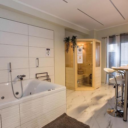 Romantic Deluxe Svite Wise Jacuzzi And Sauna Aten Exteriör bild