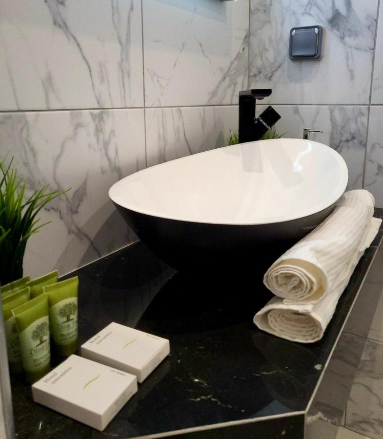 Romantic Deluxe Svite Wise Jacuzzi And Sauna Aten Exteriör bild