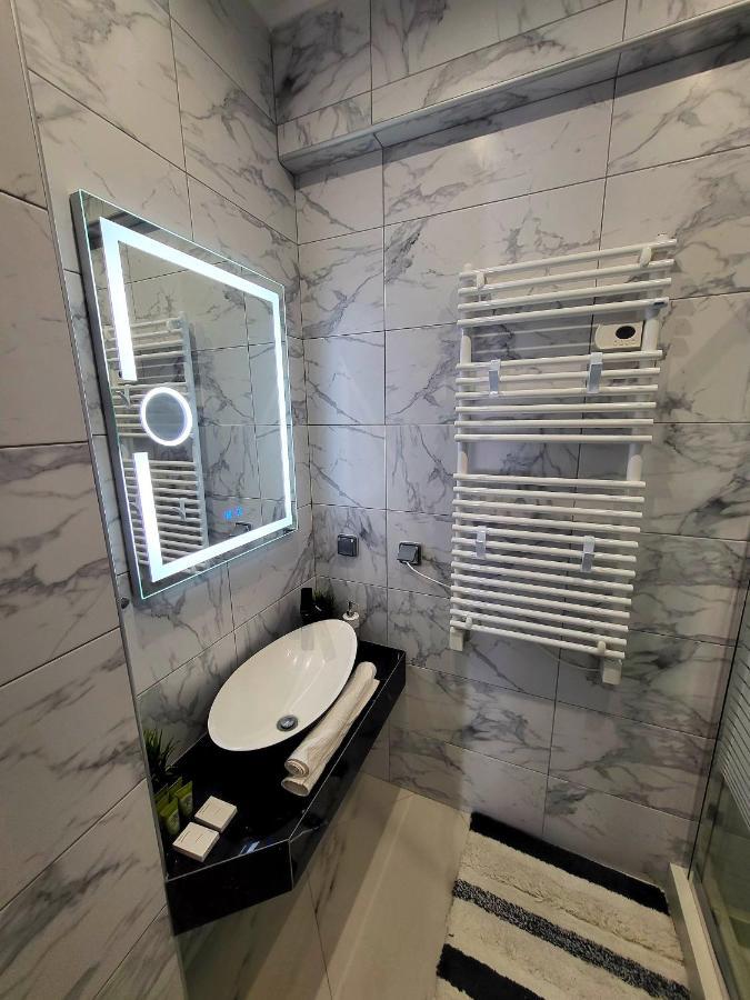 Romantic Deluxe Svite Wise Jacuzzi And Sauna Aten Exteriör bild